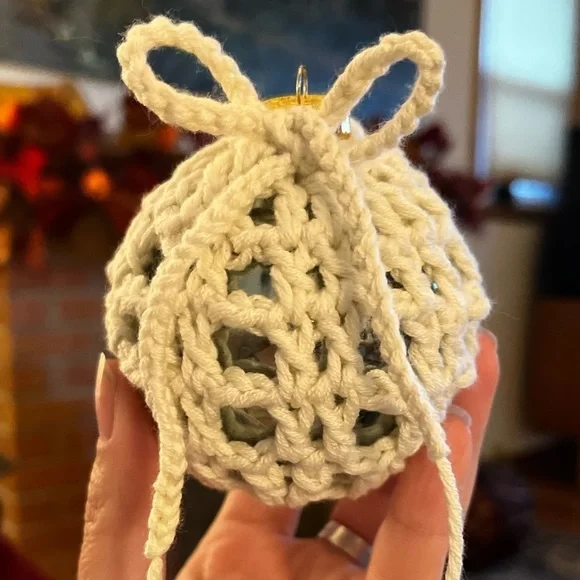 CROCHETED FARMHOUSE CHRISTMAS ORNAMENT - Picture 12 of 12